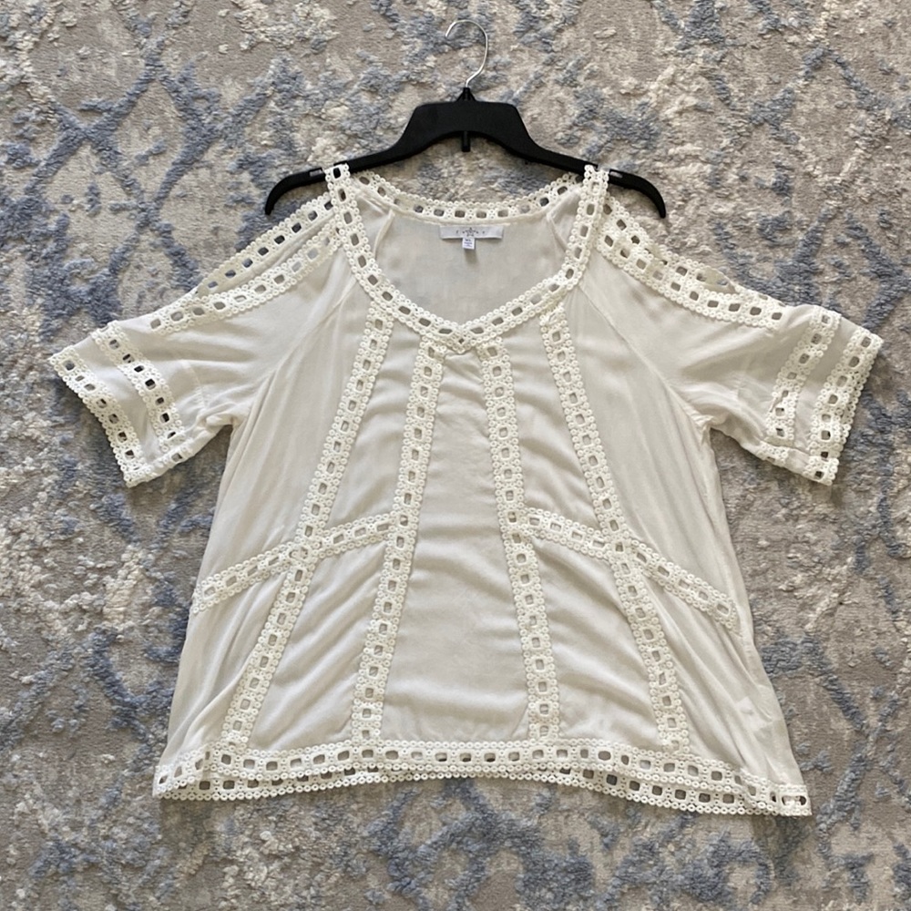 White Peak-a-boo shoulder flowy top